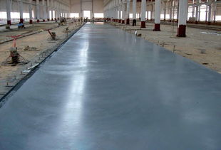 环氧地坪与耐磨地坪对比 环氧地坪的涂装优势与选择指南